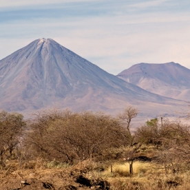 Il vulcano Licancabur visto dal Cile